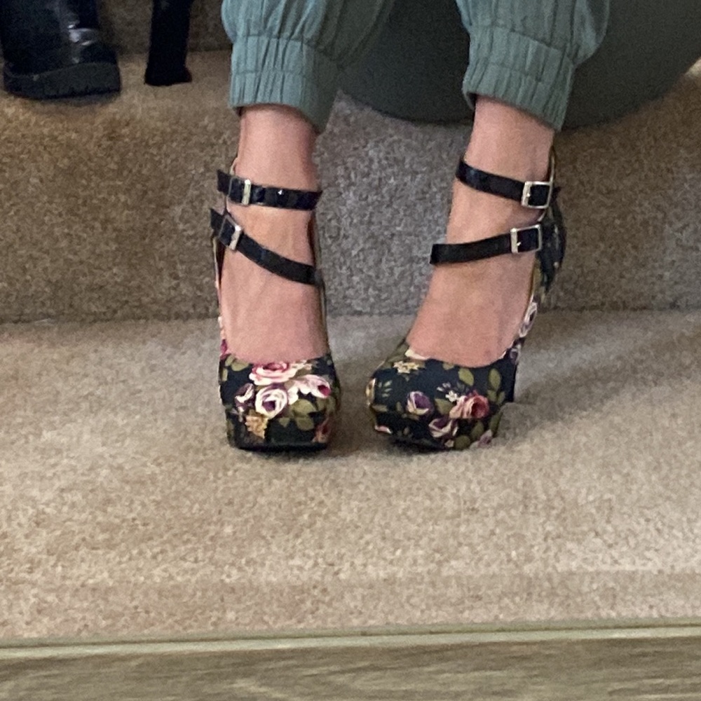 6” Strappy stiletto heels platform floral print - Picture 6 of 7